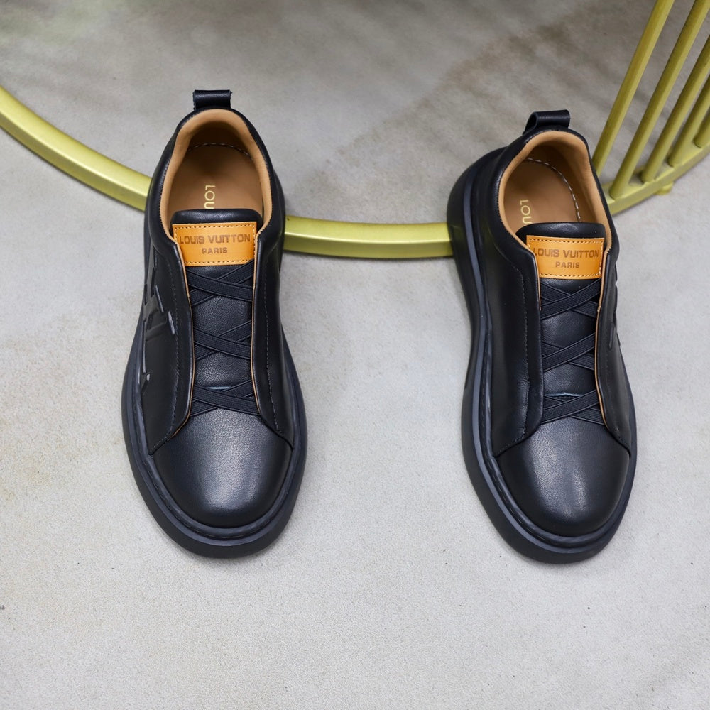 Louis Vuitton Men's Sneakers - Style 427326