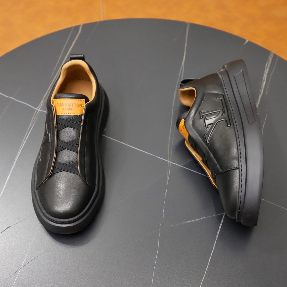 Louis Vuitton Men's Sneakers - Style 427326