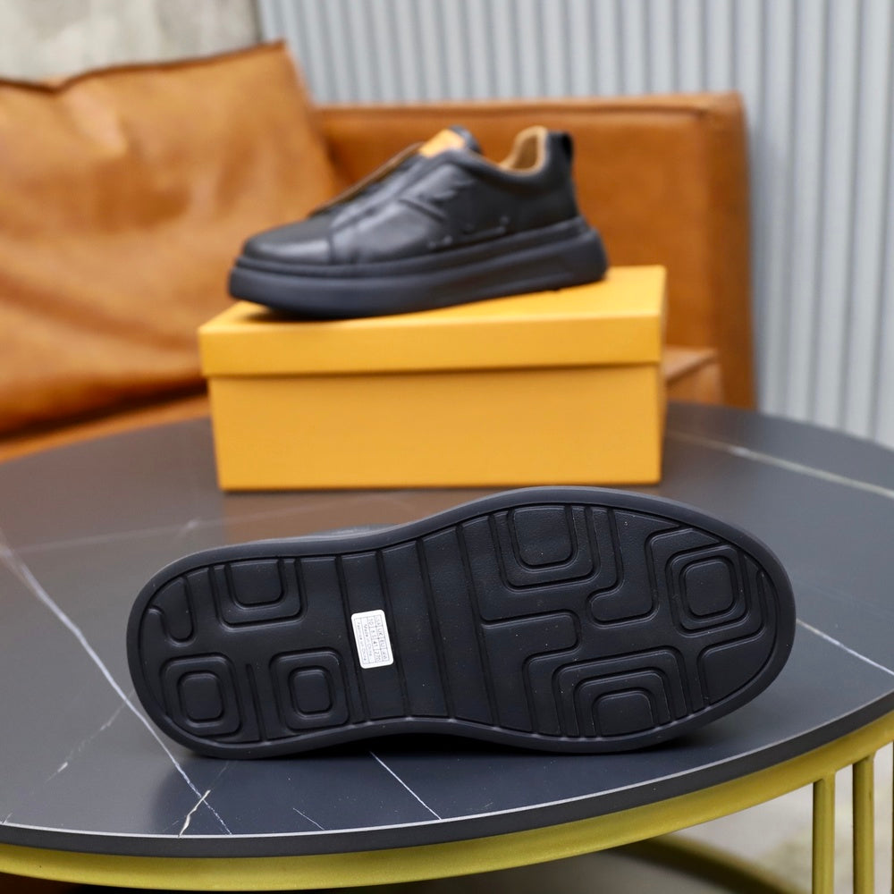 Louis Vuitton Men's Sneakers - Style 427326