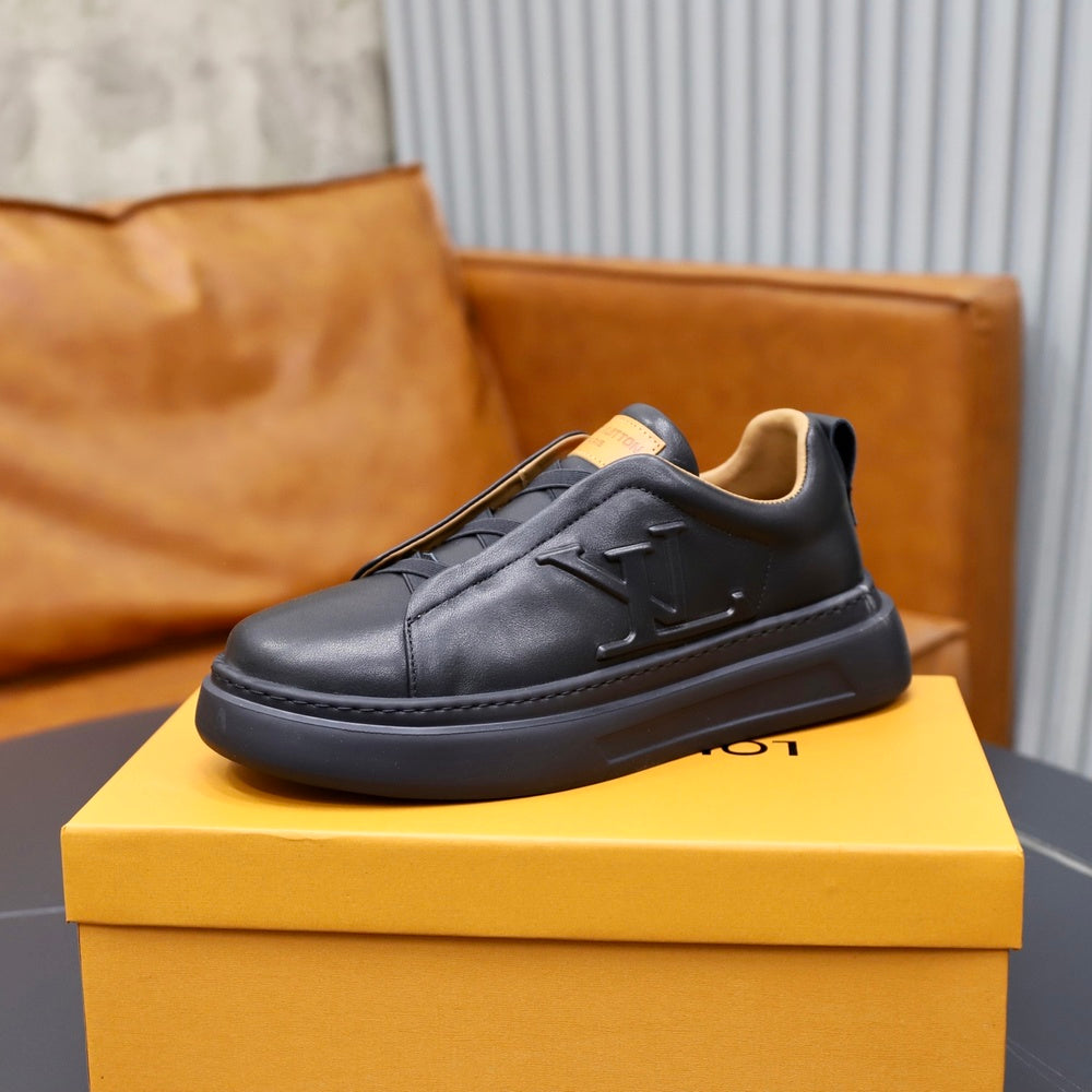 Louis Vuitton Men's Sneakers - Style 427326