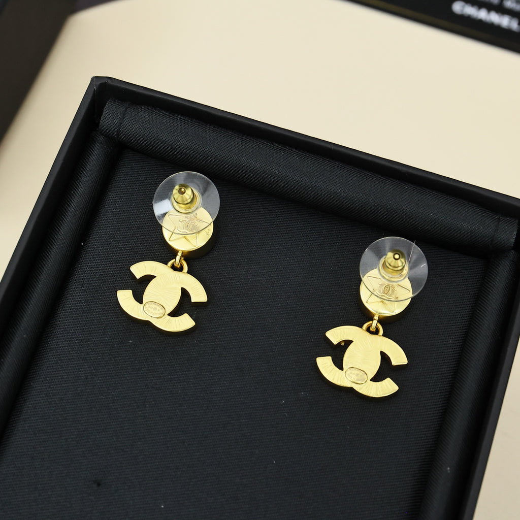 CHANEL Enamel Double-C Vintage Pendant Necklace