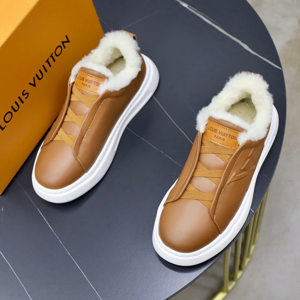 Louis Vuitton Men's Sneakers - Style 427104