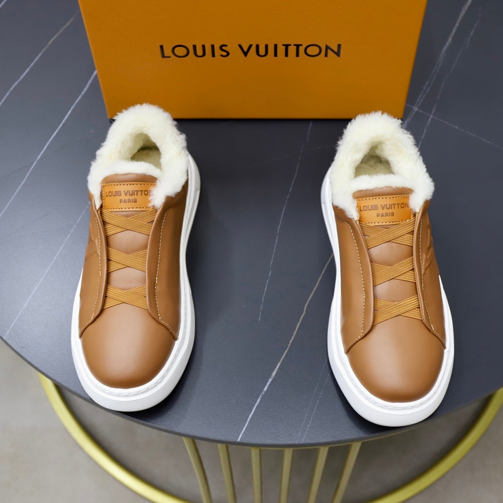Louis Vuitton Men's Sneakers - Style 427104