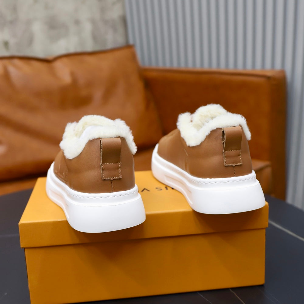 Louis Vuitton Men's Sneakers - Style 427104