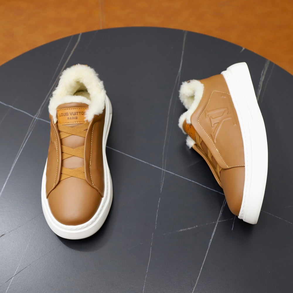 Louis Vuitton Men's Sneakers - Style 427104