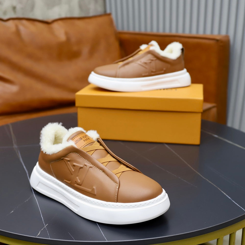 Louis Vuitton Men's Sneakers - Style 427104