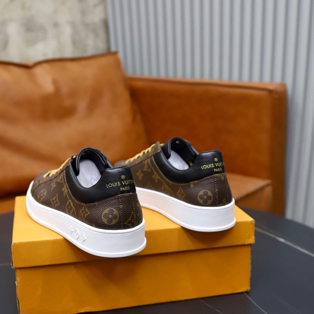 Louis Vuitton Men's Sneakers - Style 427004