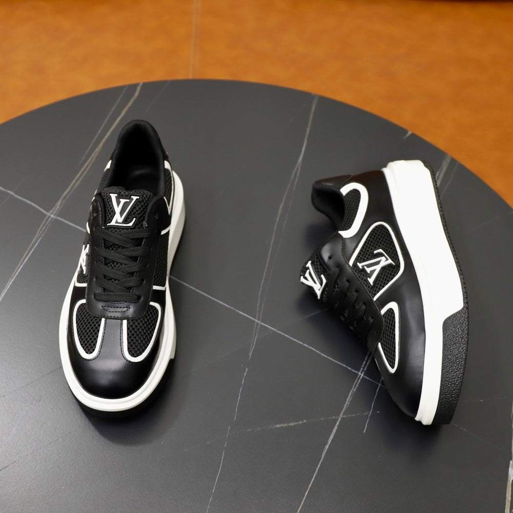 Louis Vuitton Men's Sneakers - Style 427263