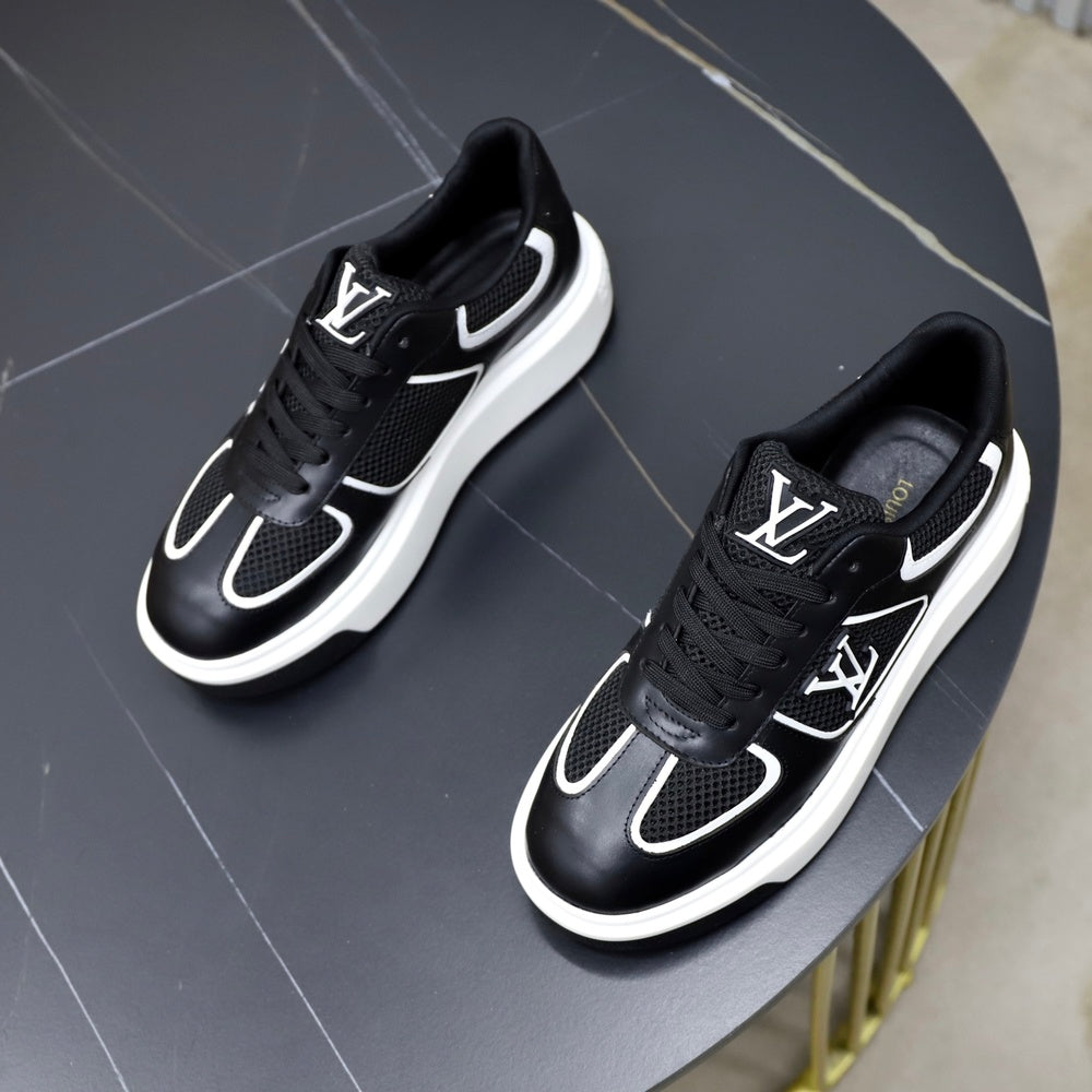 Louis Vuitton Men's Sneakers - Style 427263