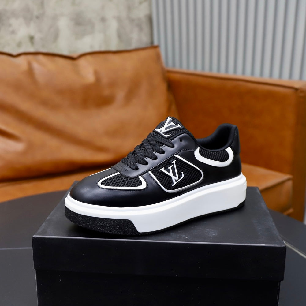 Louis Vuitton Men's Sneakers - Style 427263
