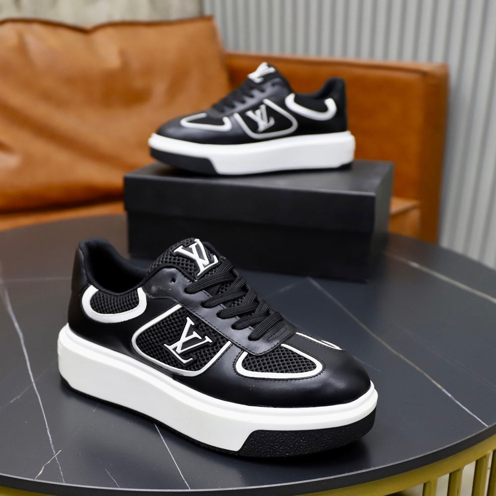 Louis Vuitton Men's Sneakers - Style 427263