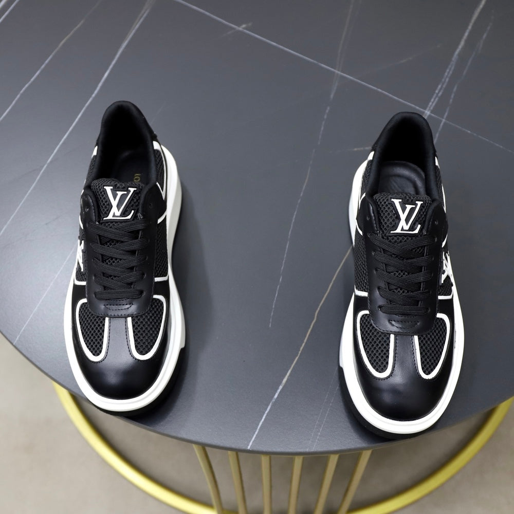 Louis Vuitton Men's Sneakers - Style 427263
