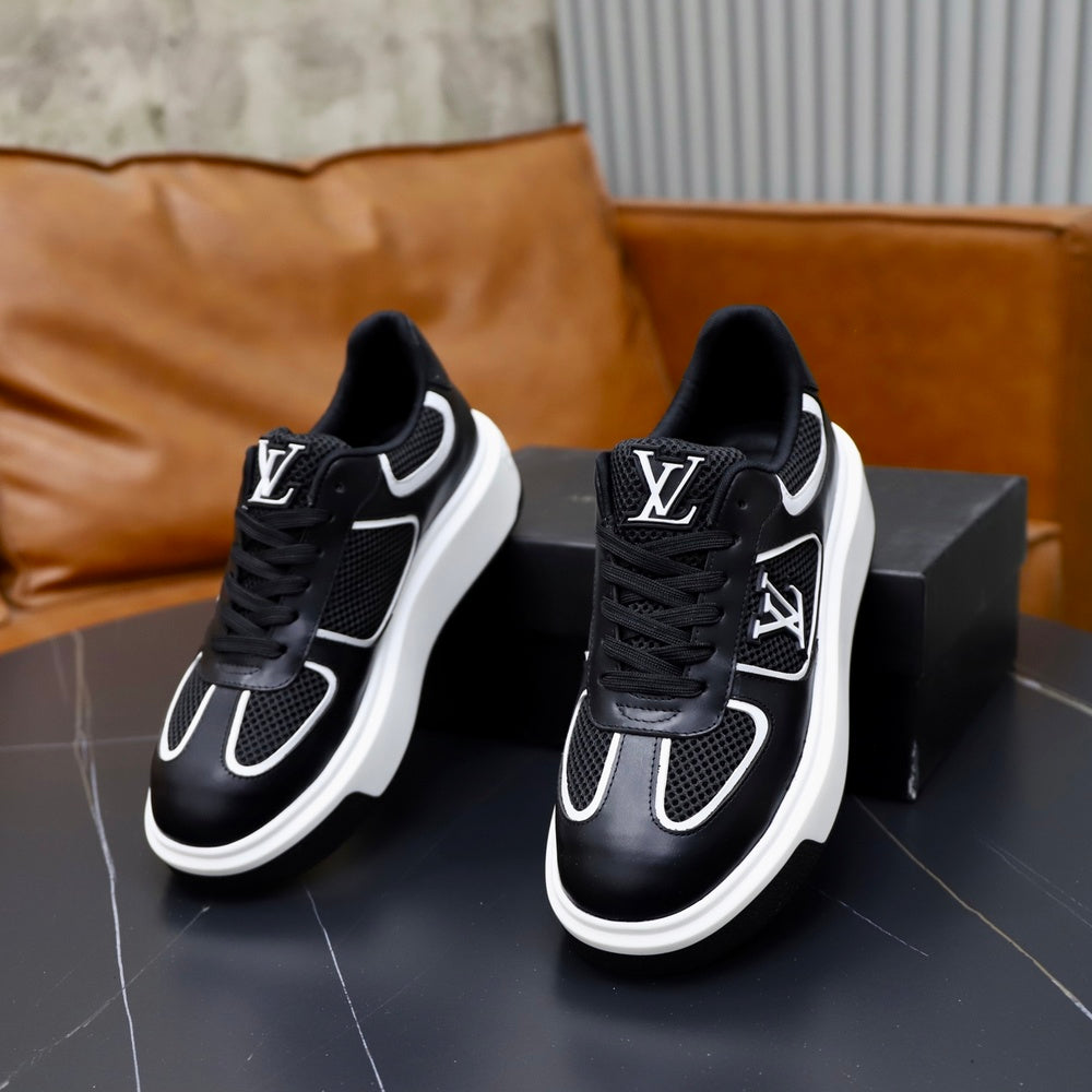 Louis Vuitton Men's Sneakers - Style 427263
