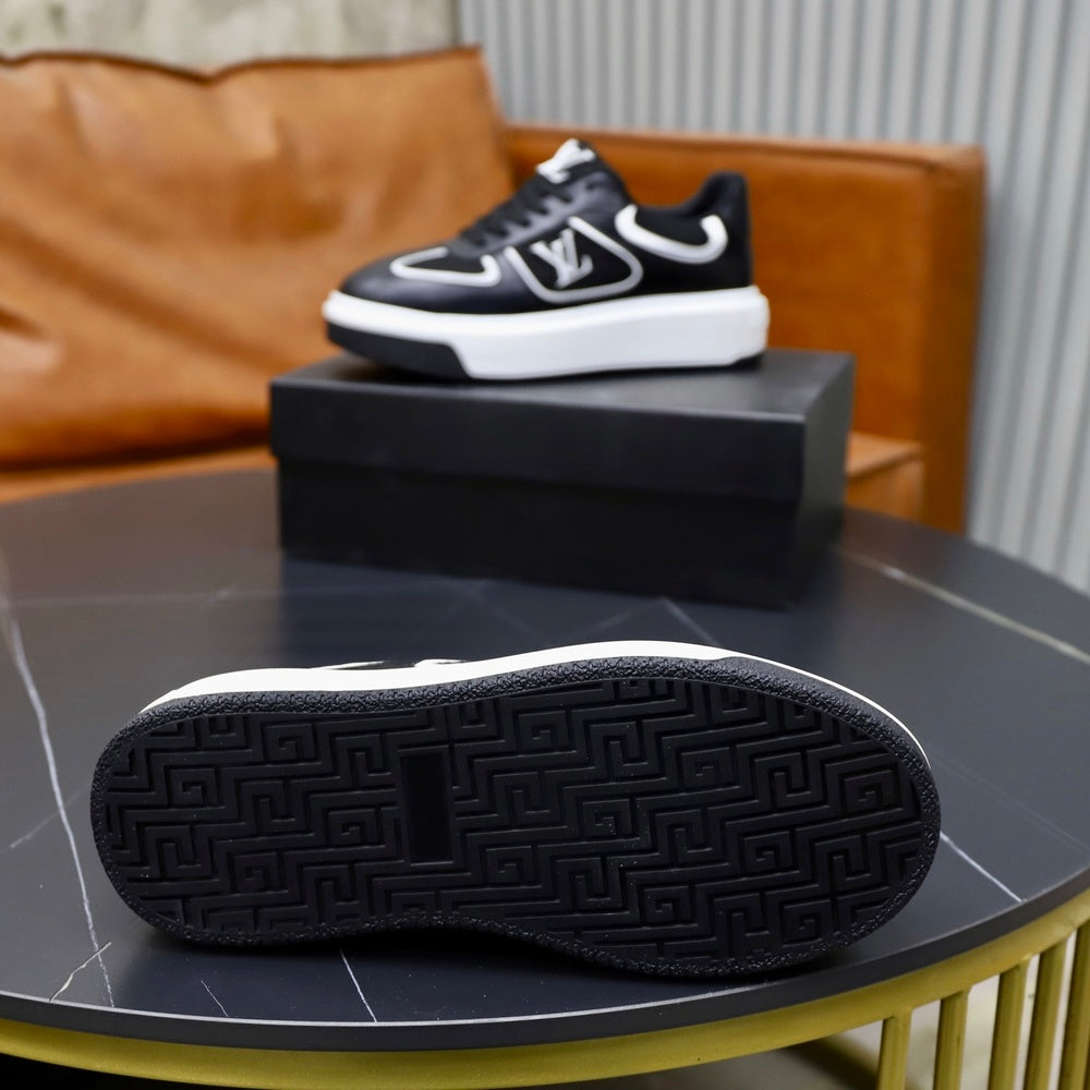 Louis Vuitton Men's Sneakers - Style 427263
