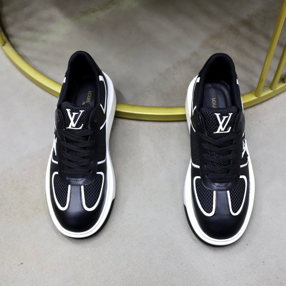 Louis Vuitton Men's Sneakers - Style 427263