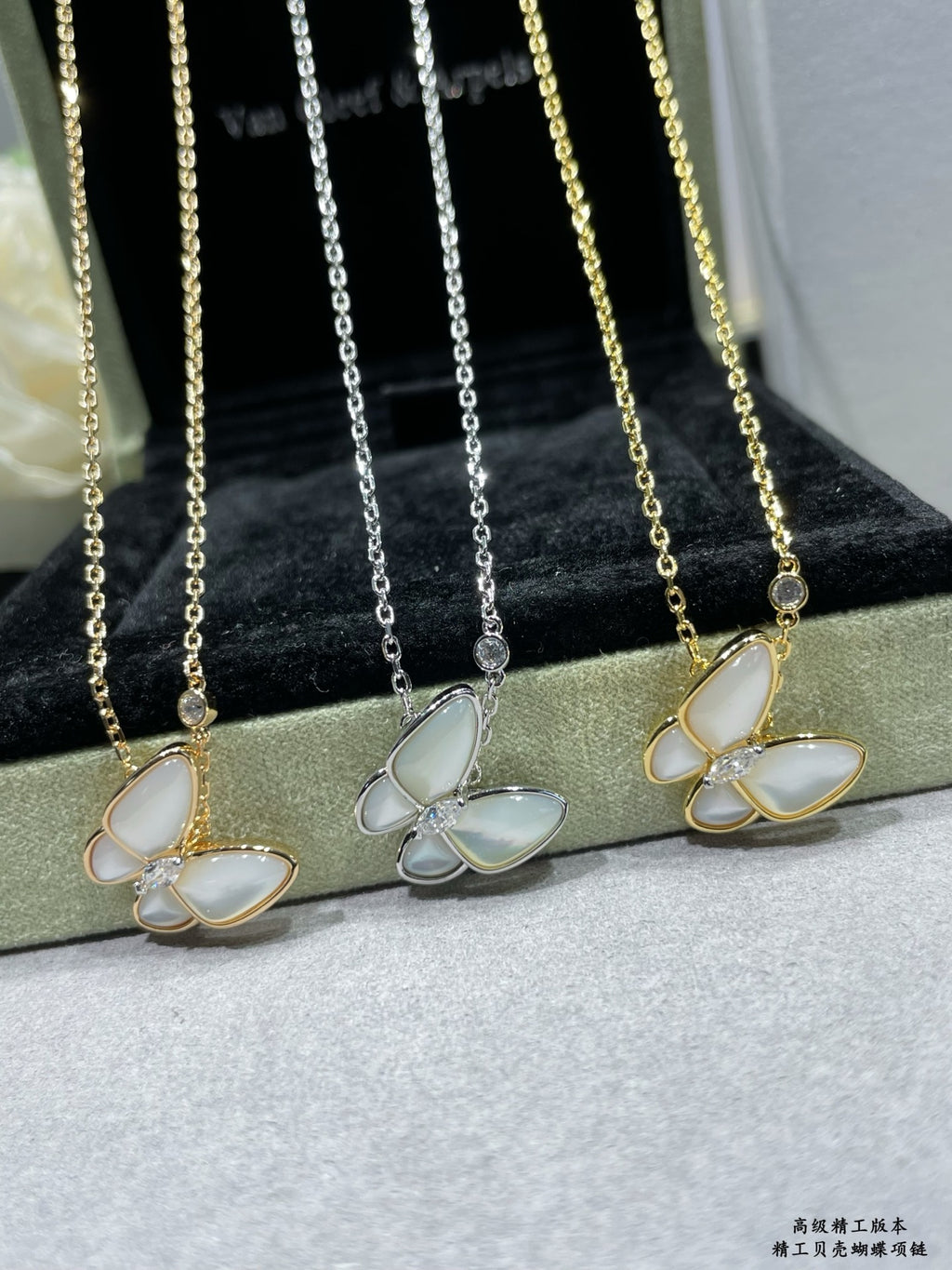 VAN CLEEF & ARPELS P125 Mother-of-Pearl Necklace