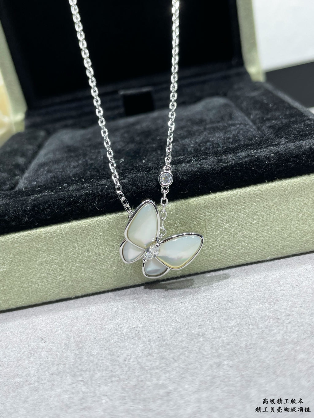 VAN CLEEF & ARPELS P125 Mother-of-Pearl Necklace