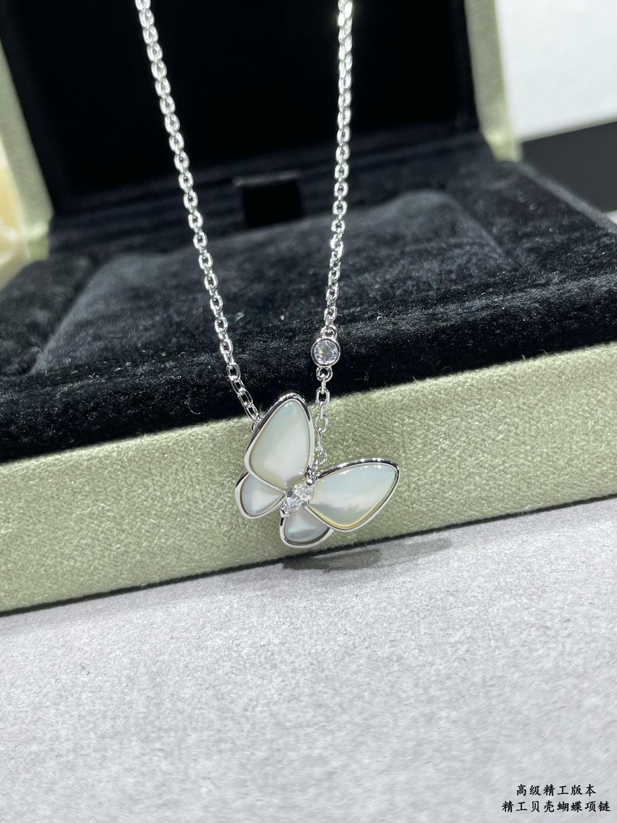 VAN CLEEF & ARPELS P125 Mother-of-Pearl Necklace