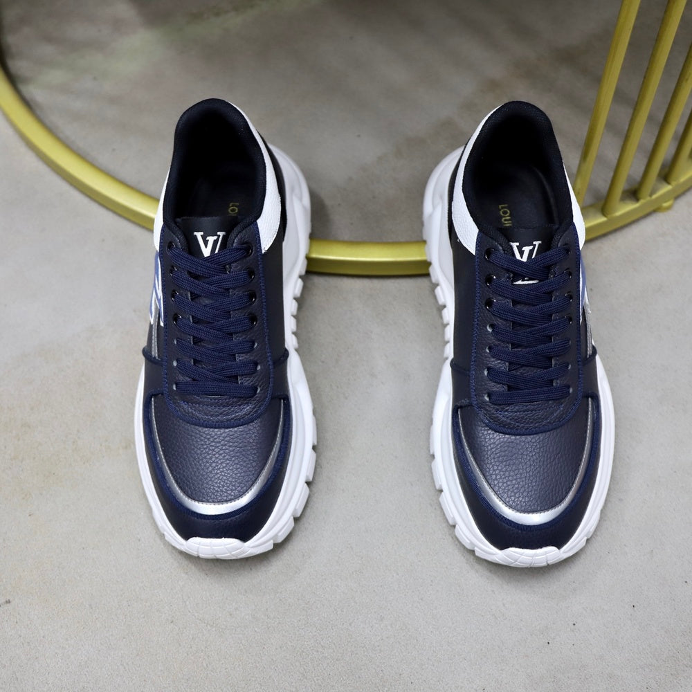 Louis Vuitton Men's Sneakers - Style 427064