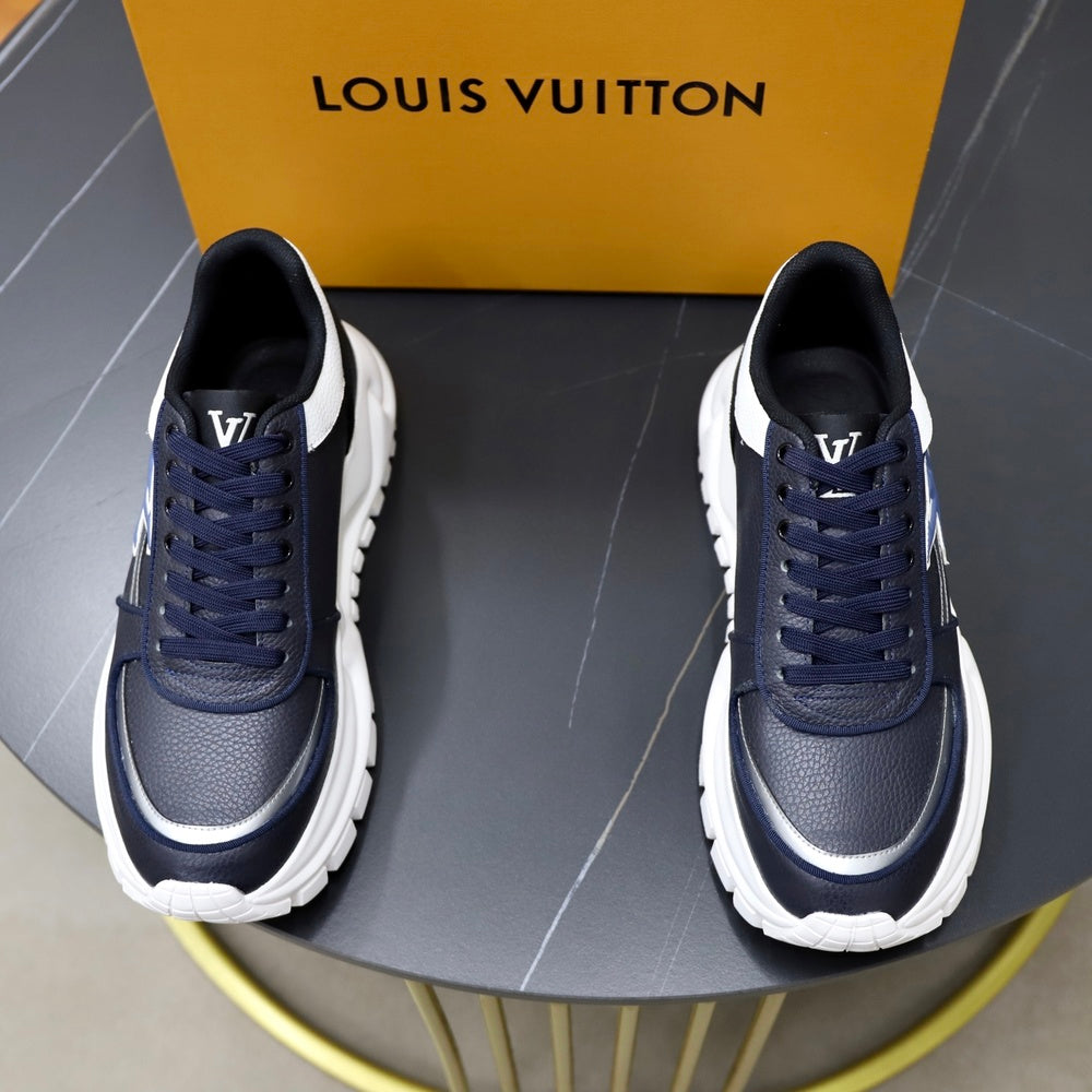 Louis Vuitton Men's Sneakers - Style 427064