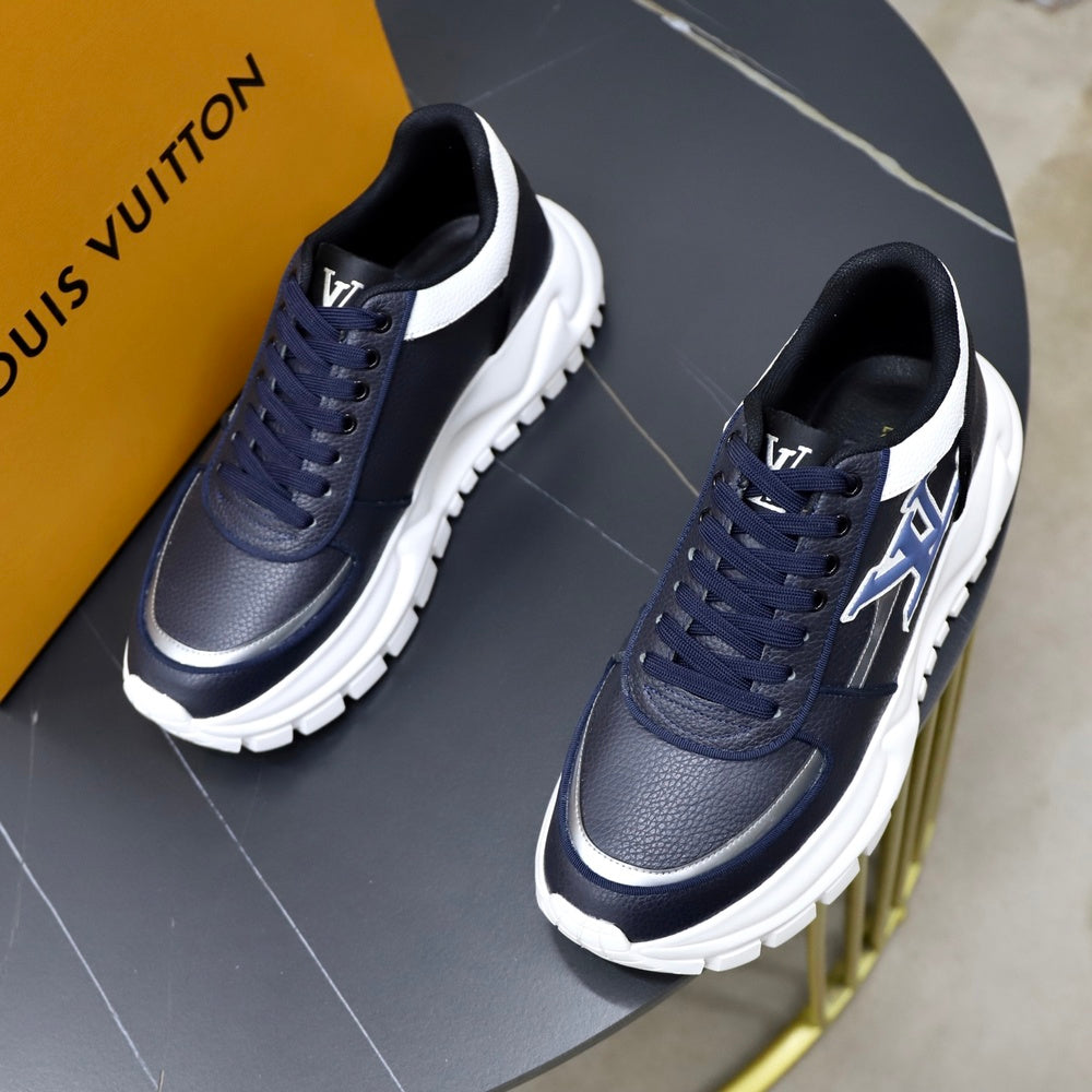 Louis Vuitton Men's Sneakers - Style 427064