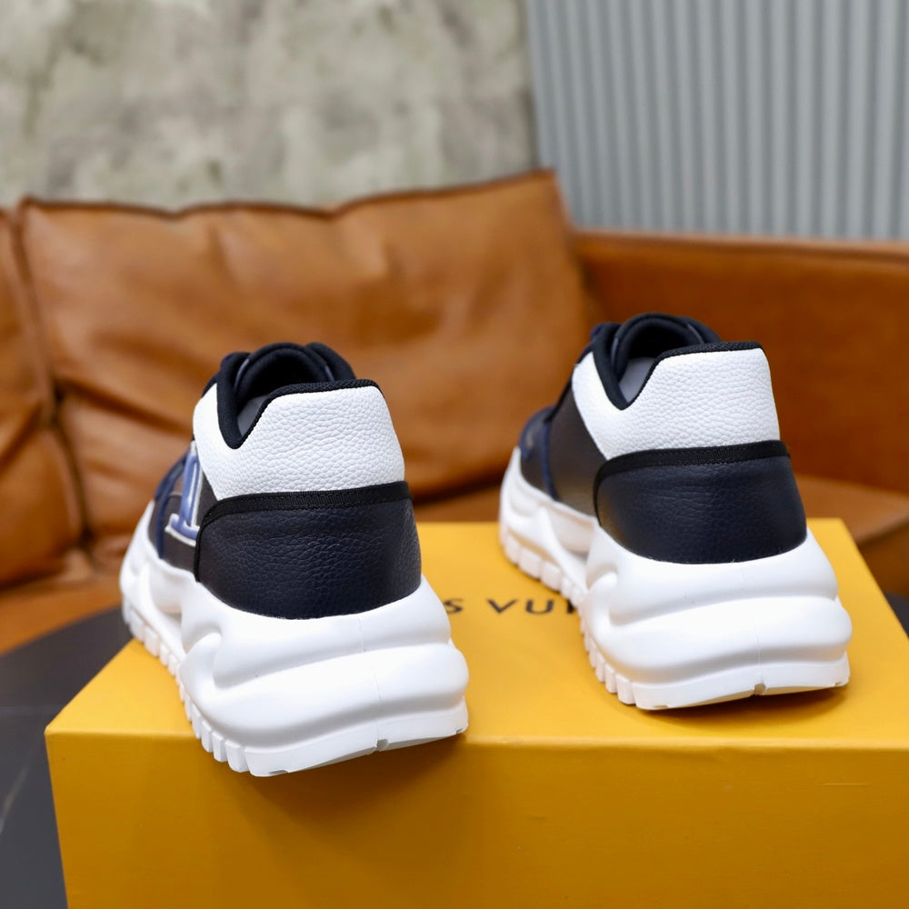 Louis Vuitton Men's Sneakers - Style 427064