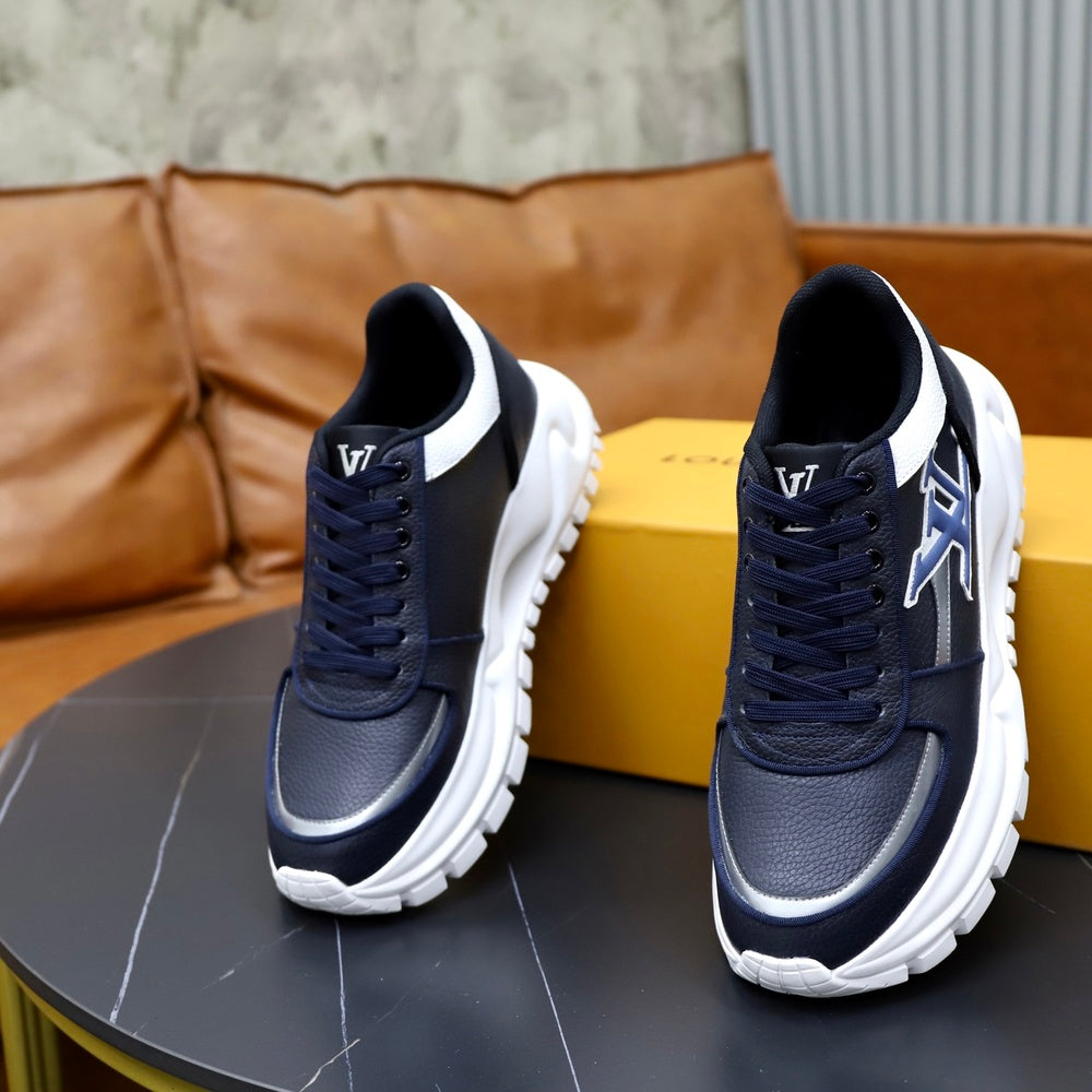 Louis Vuitton Men's Sneakers - Style 427064