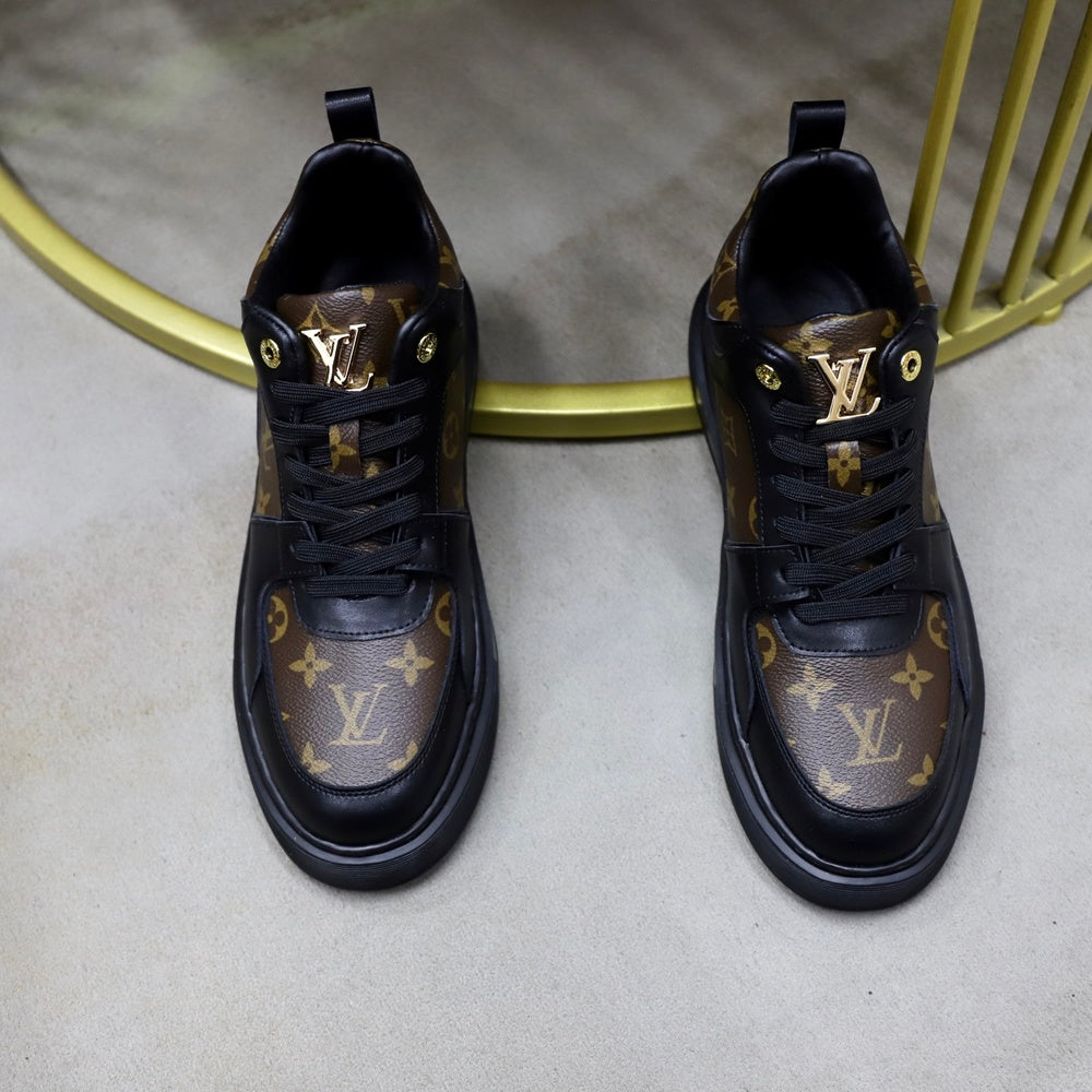 Louis Vuitton Men's Sneakers - Style 427071