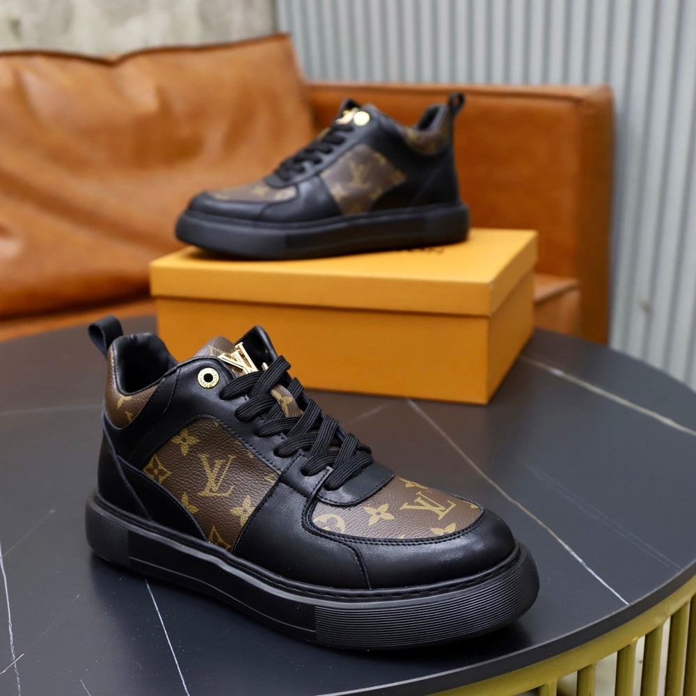 Louis Vuitton Men's Sneakers - Style 427071