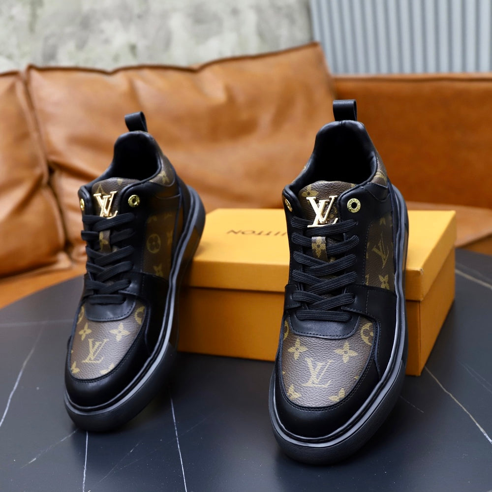 Louis Vuitton Men's Sneakers - Style 427071