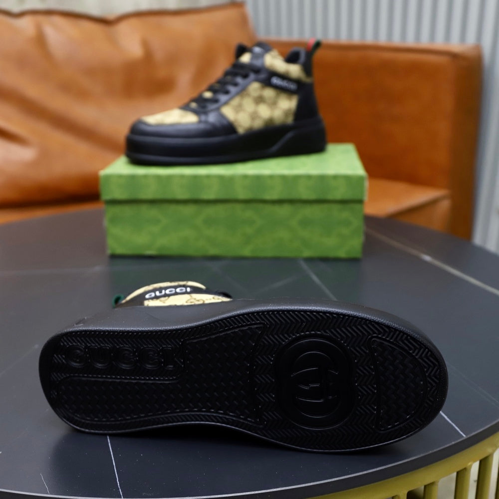 Gucci Men's Sneakers - Style 427077