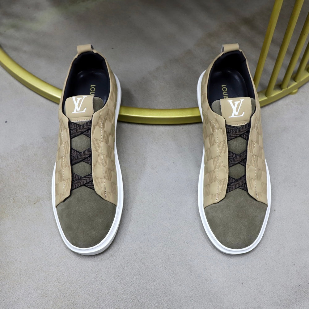 Louis Vuitton Men's Sneakers - Style 427083