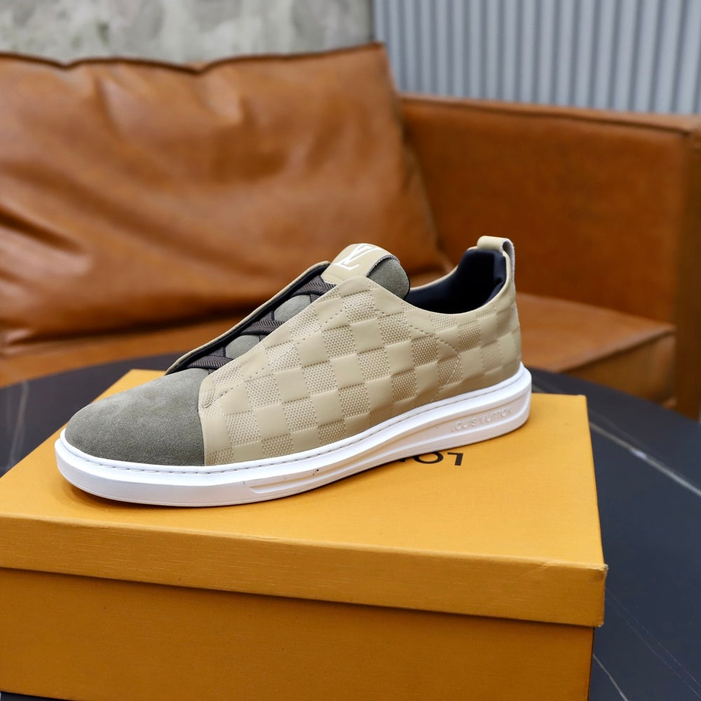 Louis Vuitton Men's Sneakers - Style 427083