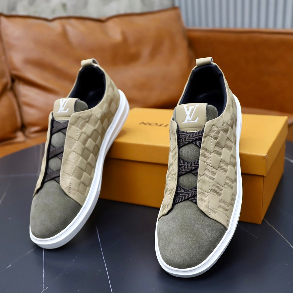Louis Vuitton Men's Sneakers - Style 427083