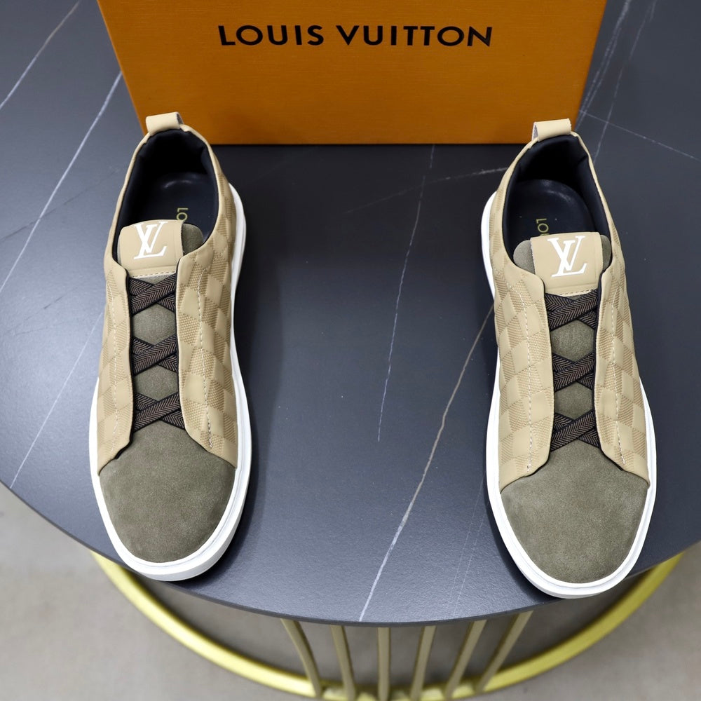 Louis Vuitton Men's Sneakers - Style 427083