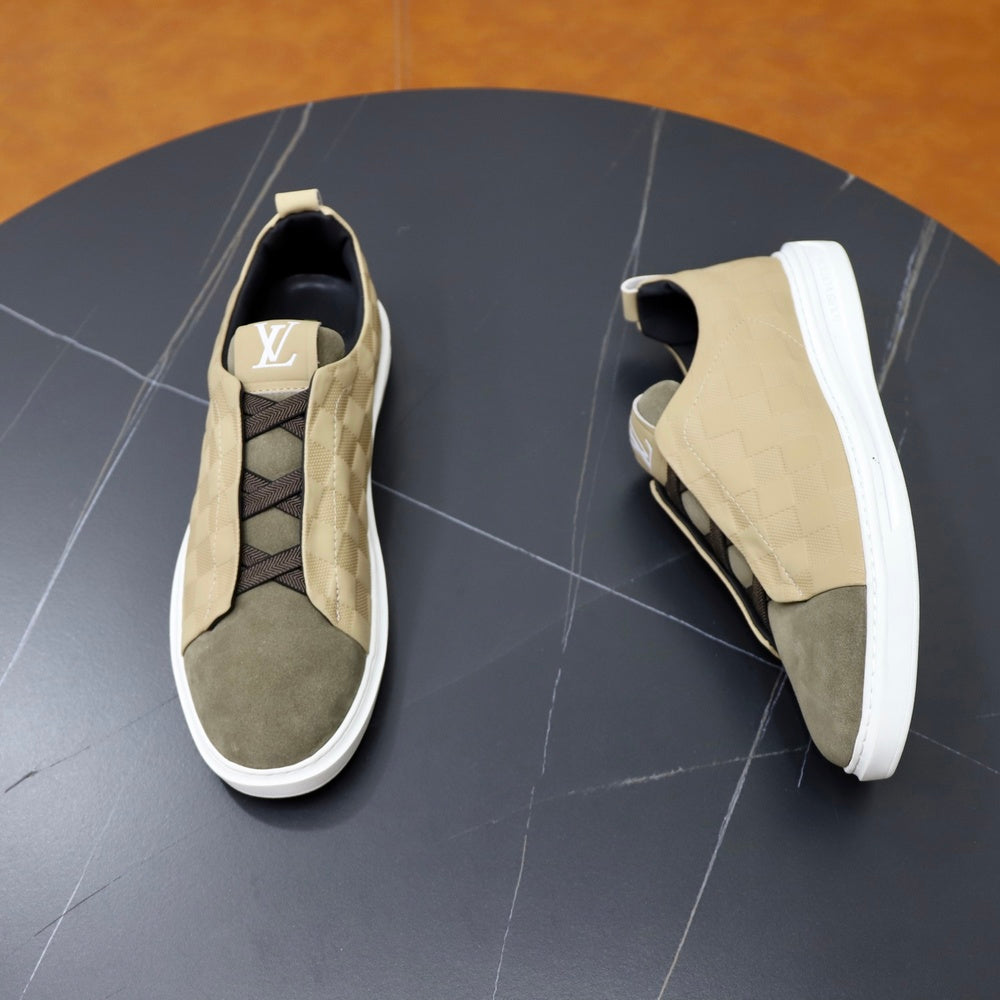 Louis Vuitton Men's Sneakers - Style 427083