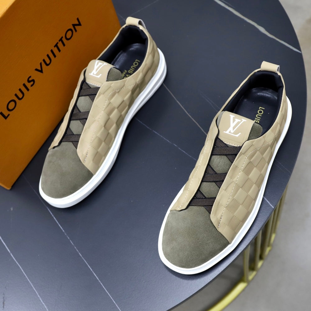 Louis Vuitton Men's Sneakers - Style 427083