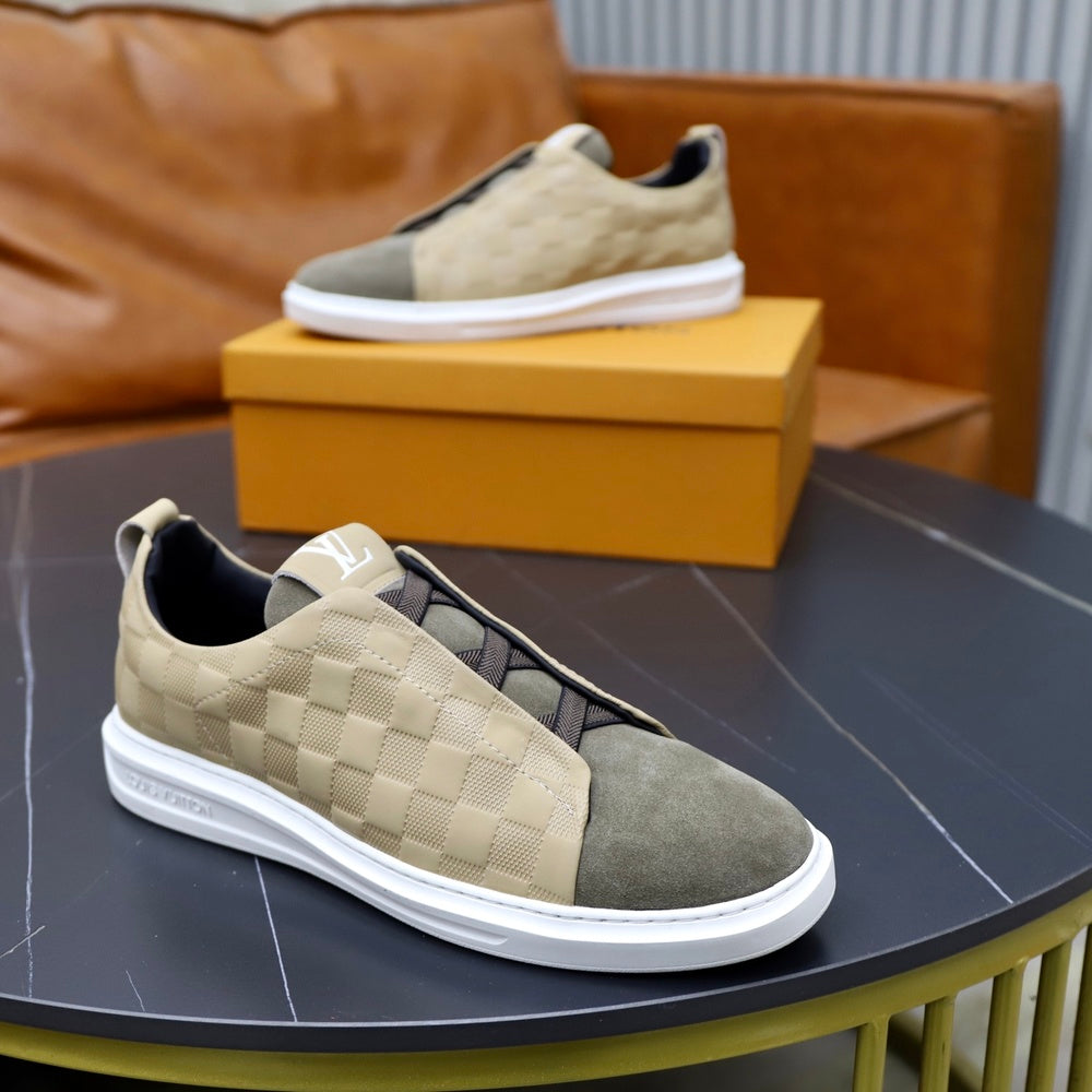 Louis Vuitton Men's Sneakers - Style 427083