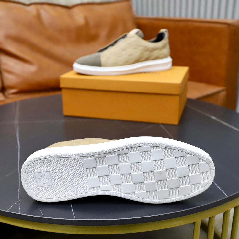 Louis Vuitton Men's Sneakers - Style 427083