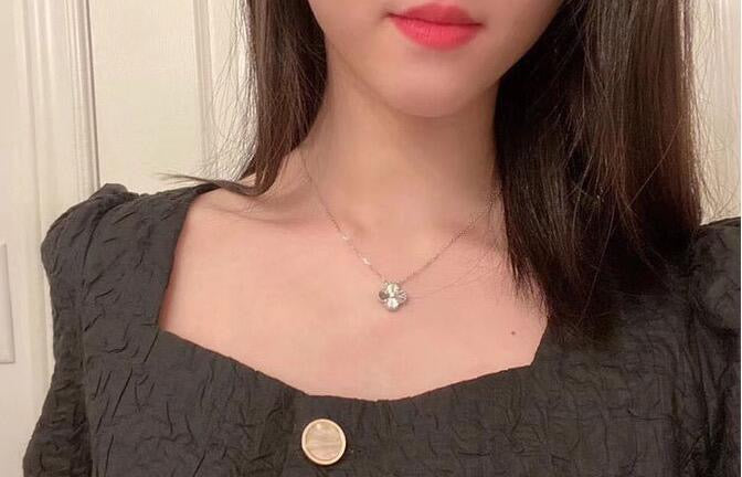 VAN CLEEF & ARPELS P55 Four-Leaf Clover Necklace