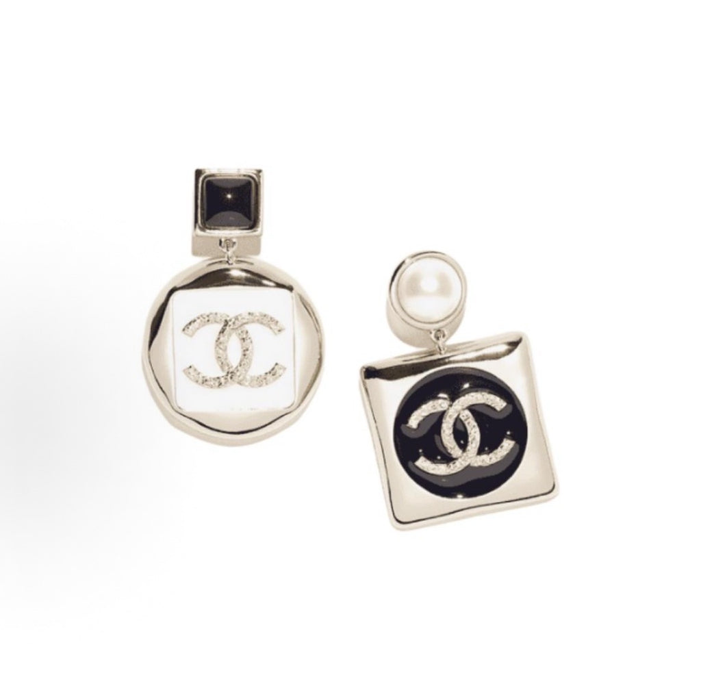 CHANEL Enamel Double-C Vintage Pendant Necklace