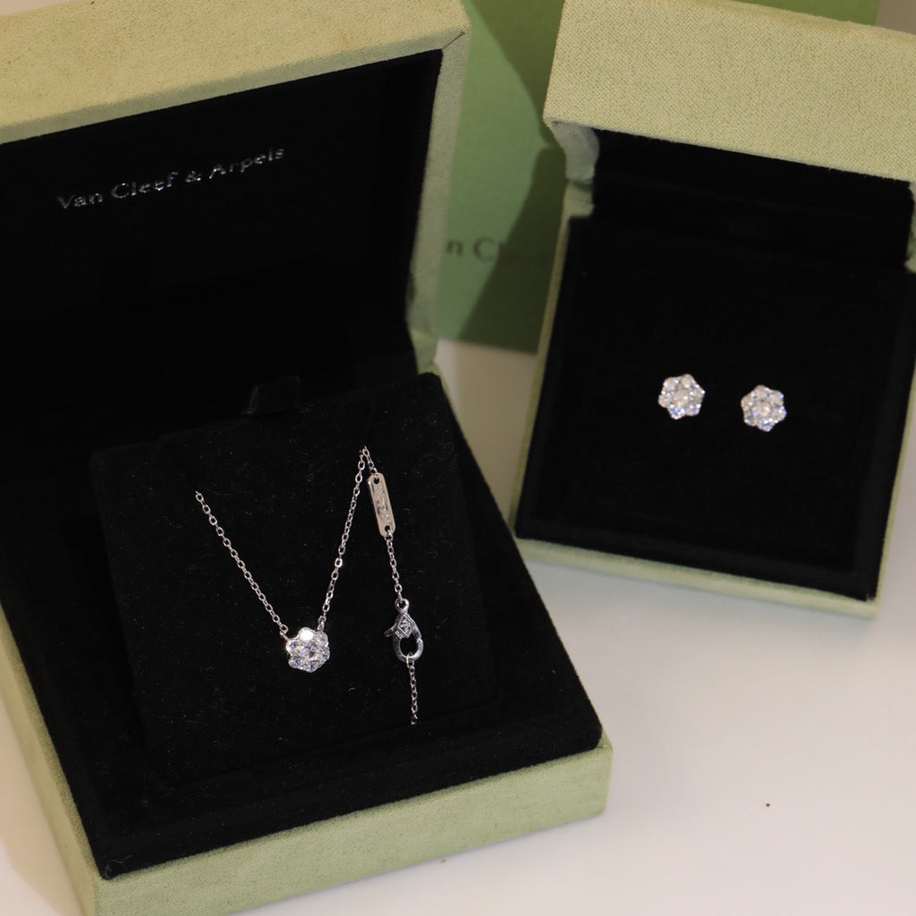 VAN CLEEF & ARPELS P95 Necklace