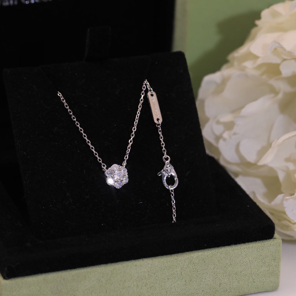 VAN CLEEF & ARPELS Necklace