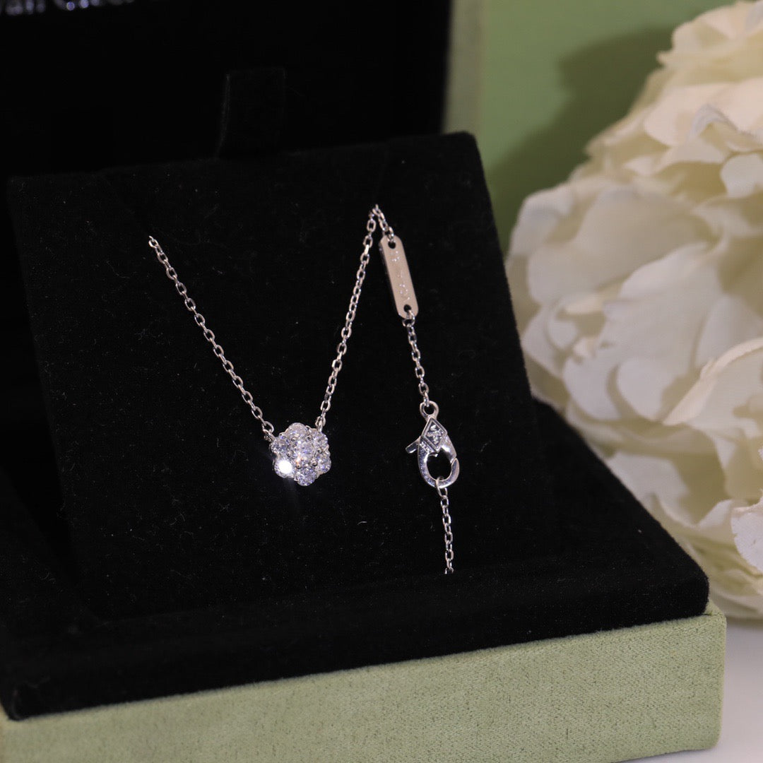 VAN CLEEF & ARPELS Necklace