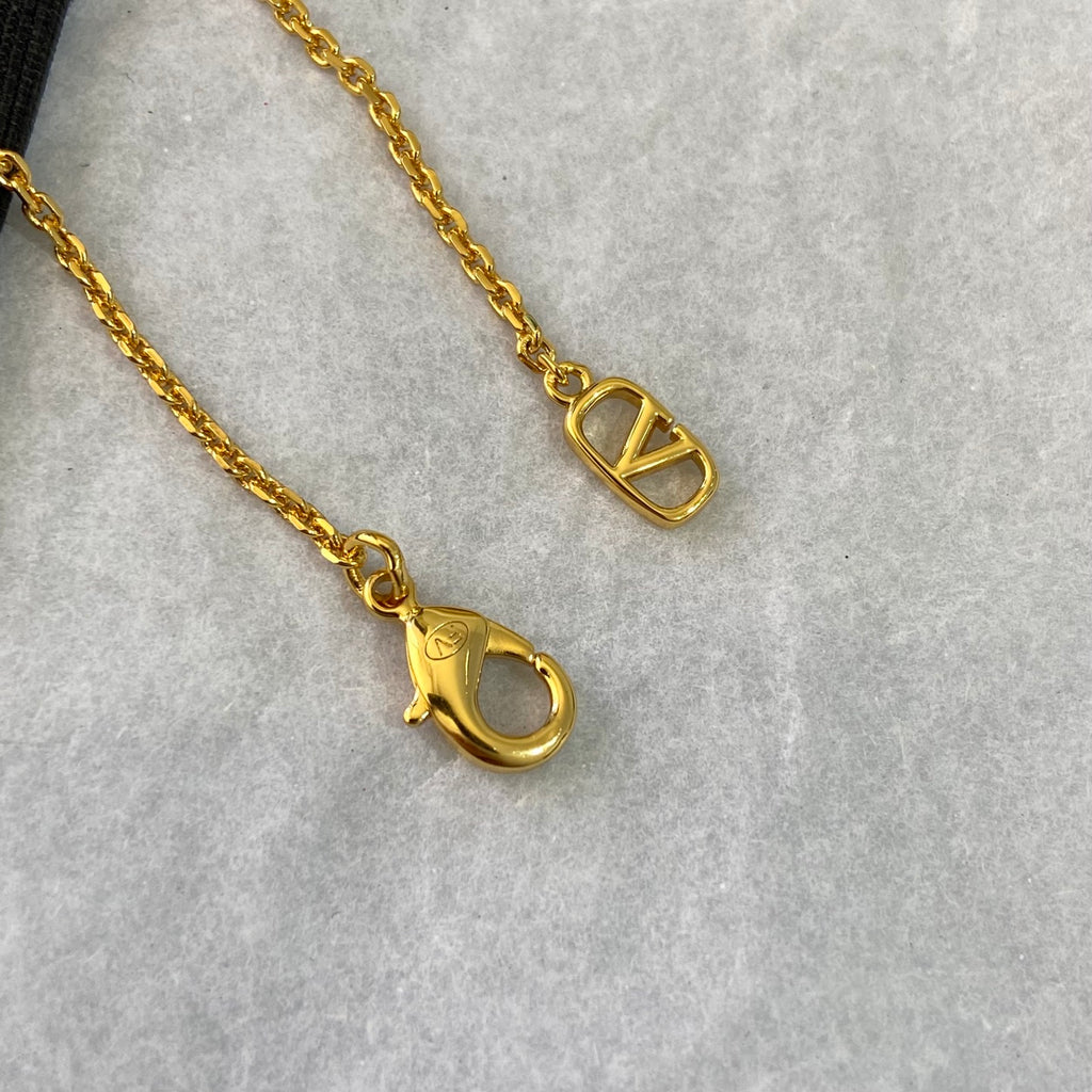 P85 Vintage Necklace