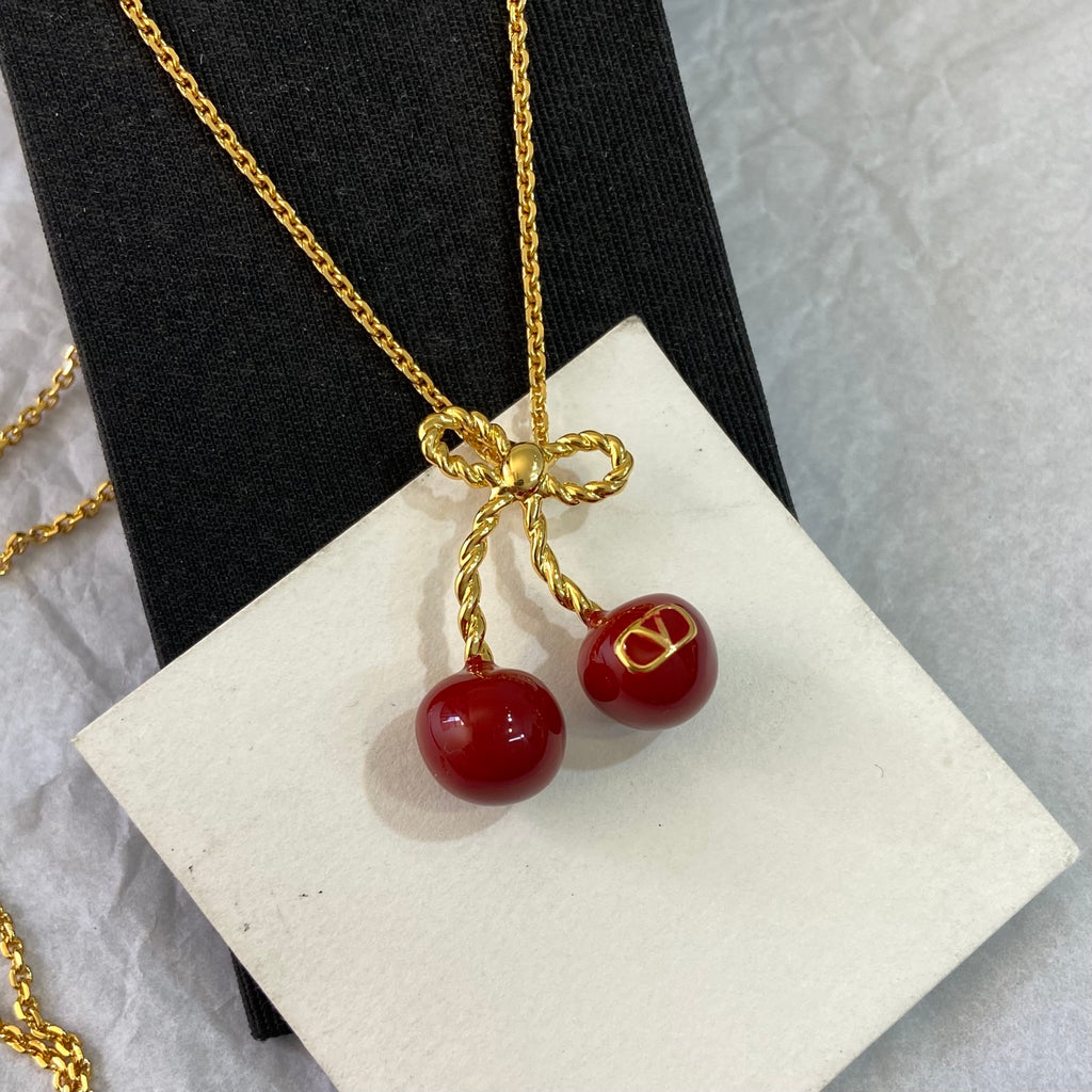 P85 Vintage Necklace