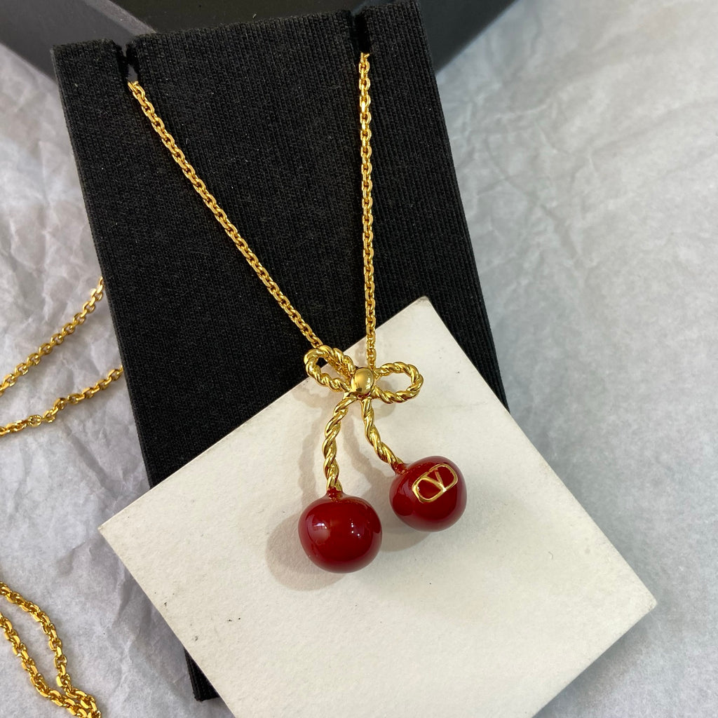 P85 Vintage Necklace