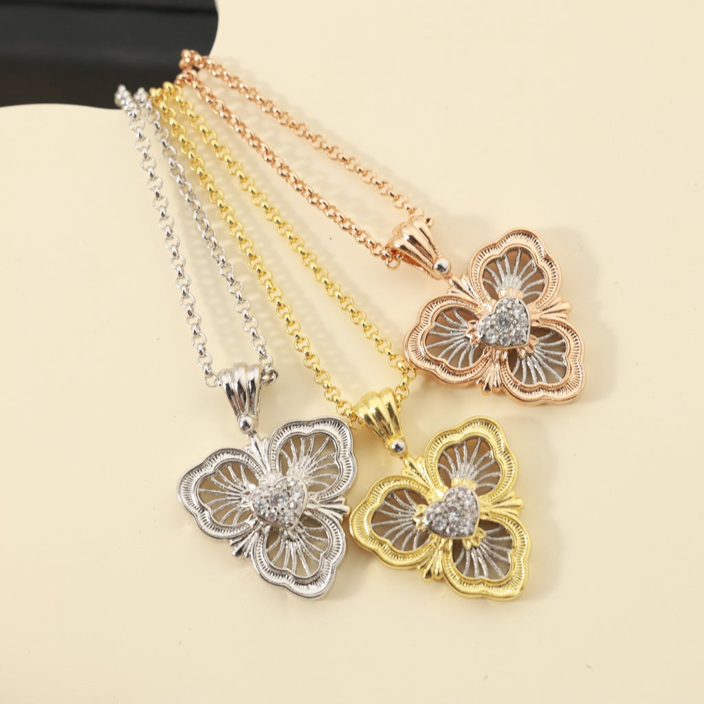 P68 Four-Leaf Clover Vintage Necklace