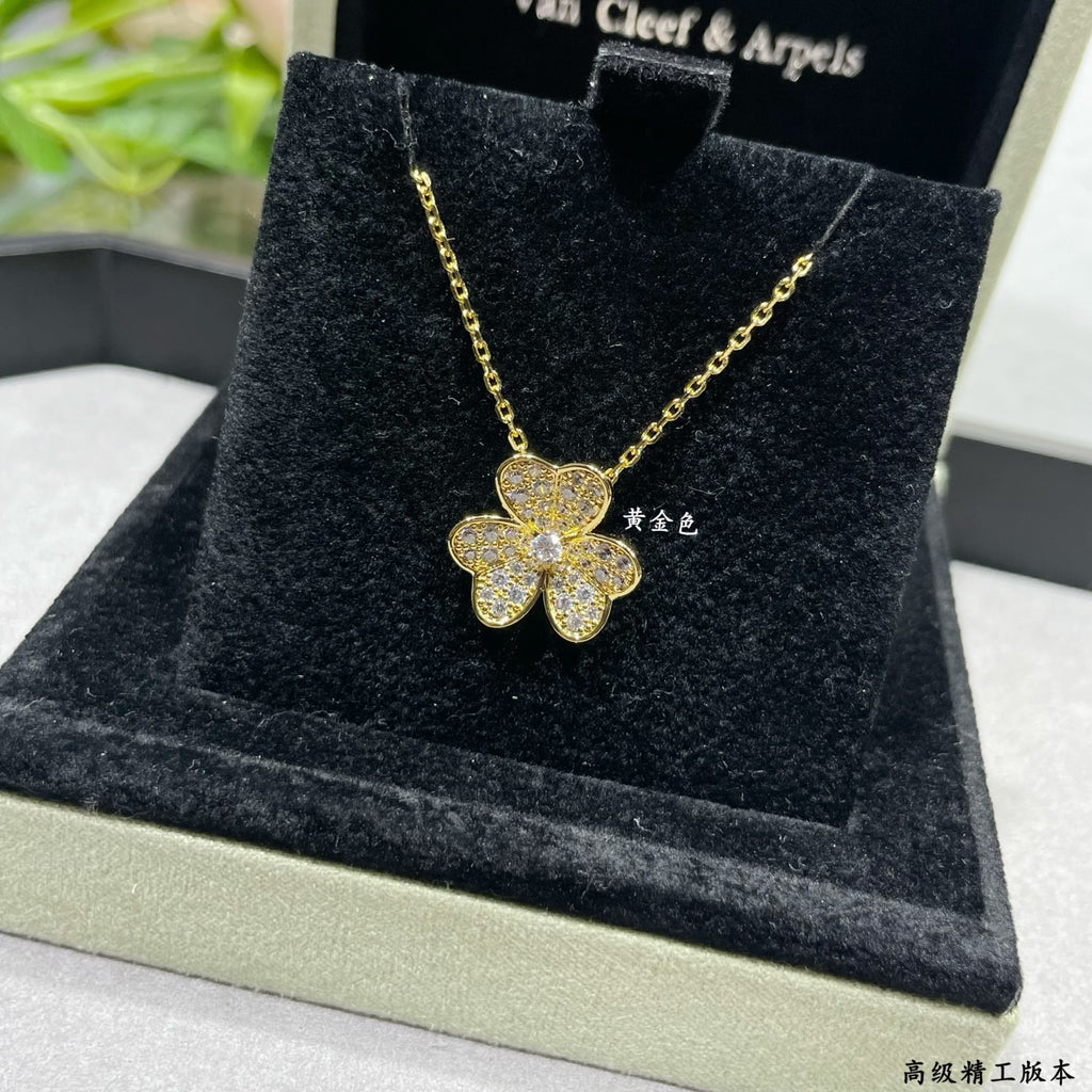 P110 Crystal Four-Leaf Clover Necklace
