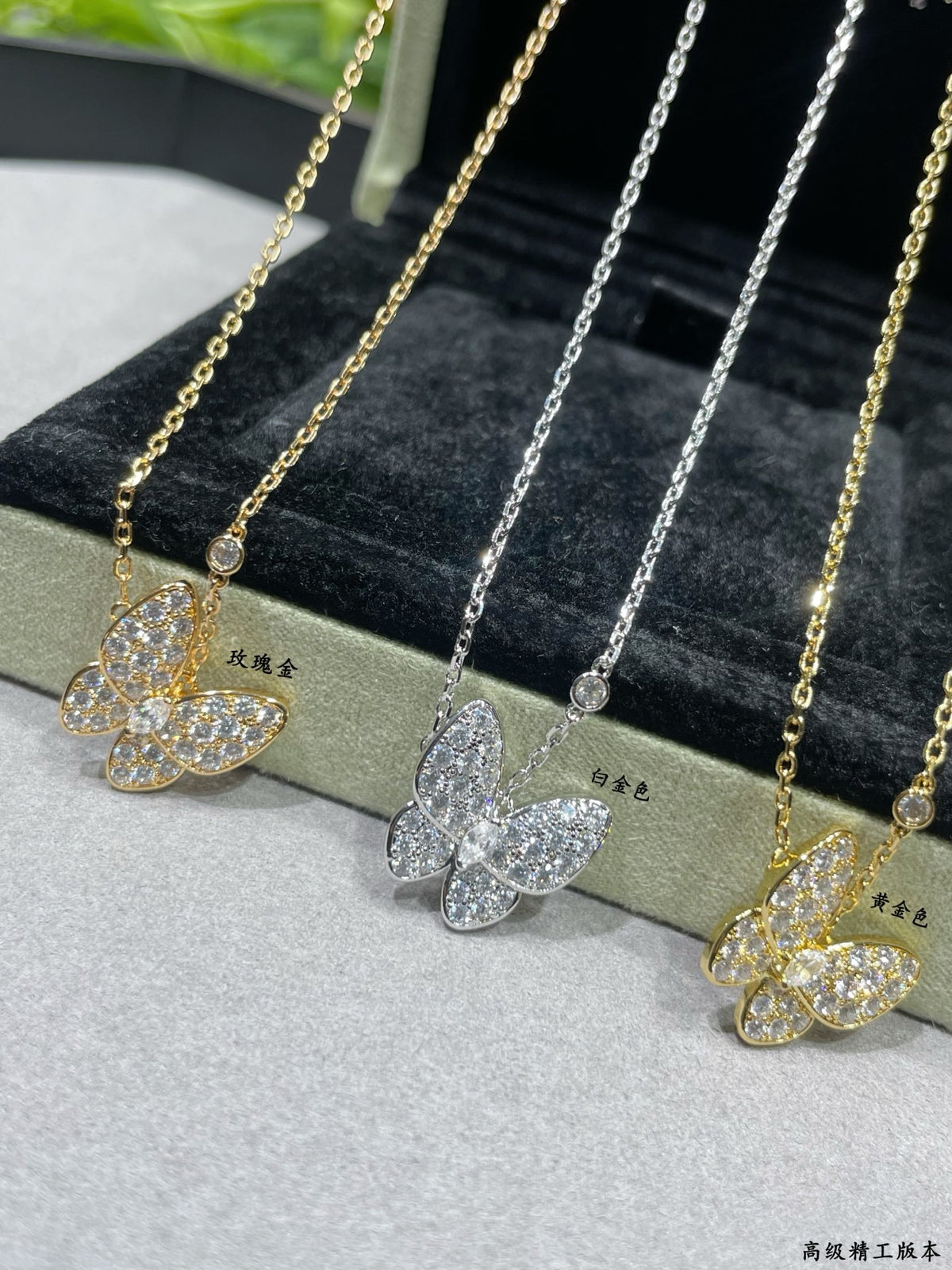 VAN CLEEF & ARPELS P125 Crystal Necklace